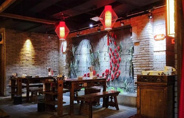 農(nóng)家火鍋店設(shè)計(jì)獨(dú)有的味，老房梁、長板凳...